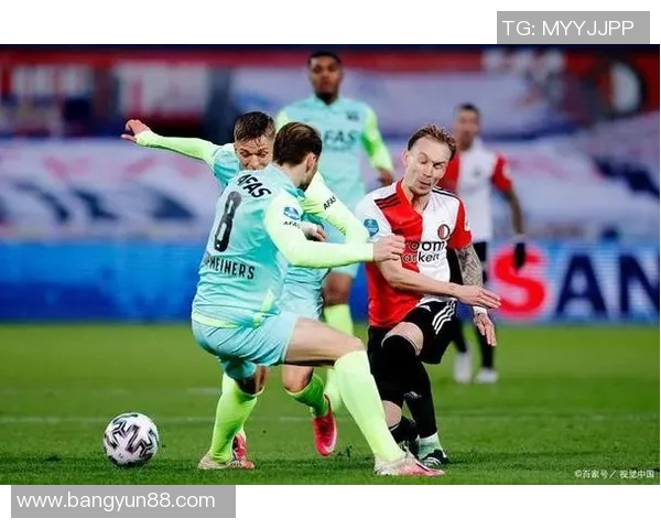 赫拉克勒与乌德勒支的激烈对决揭示足球战术与团队精神的较量